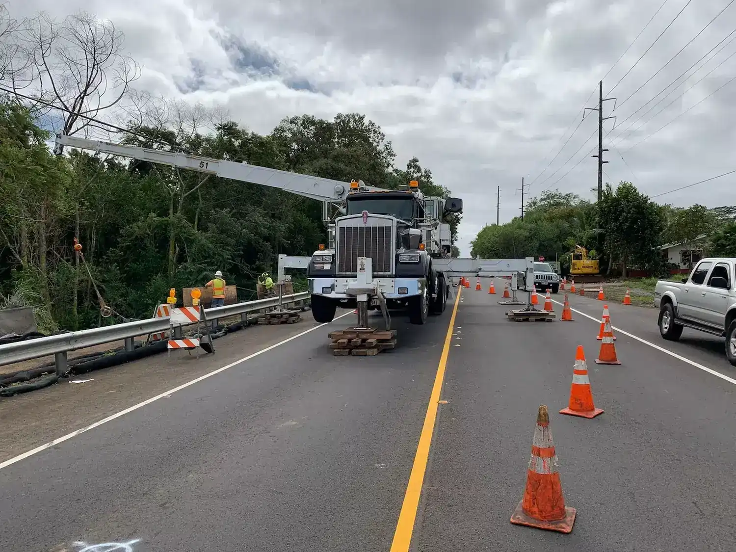 Expert Crane Rental Service by Hawaii Mulching and Bulldozing